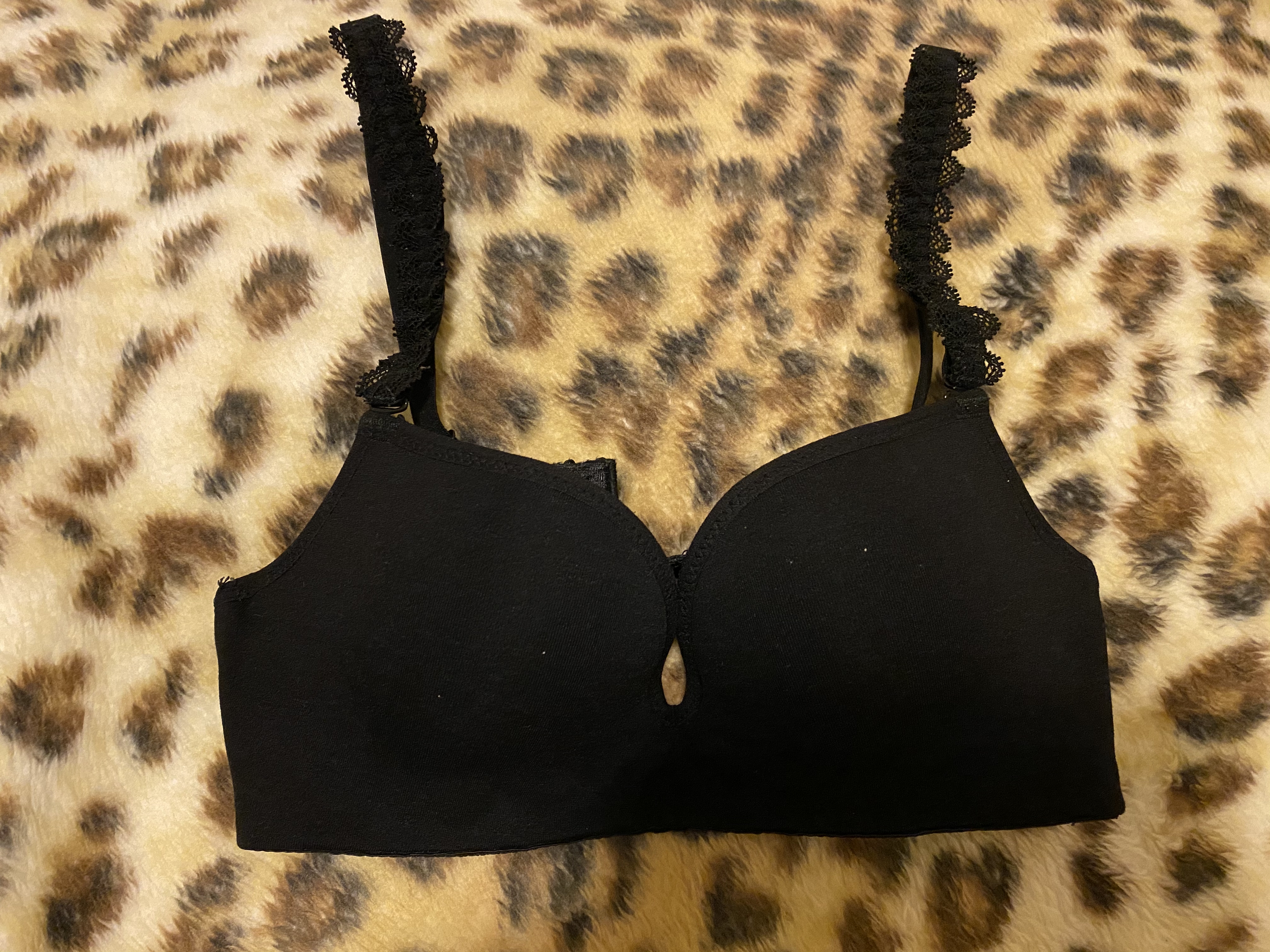 黑夜來臨～黑色蕾絲肩帶內衣