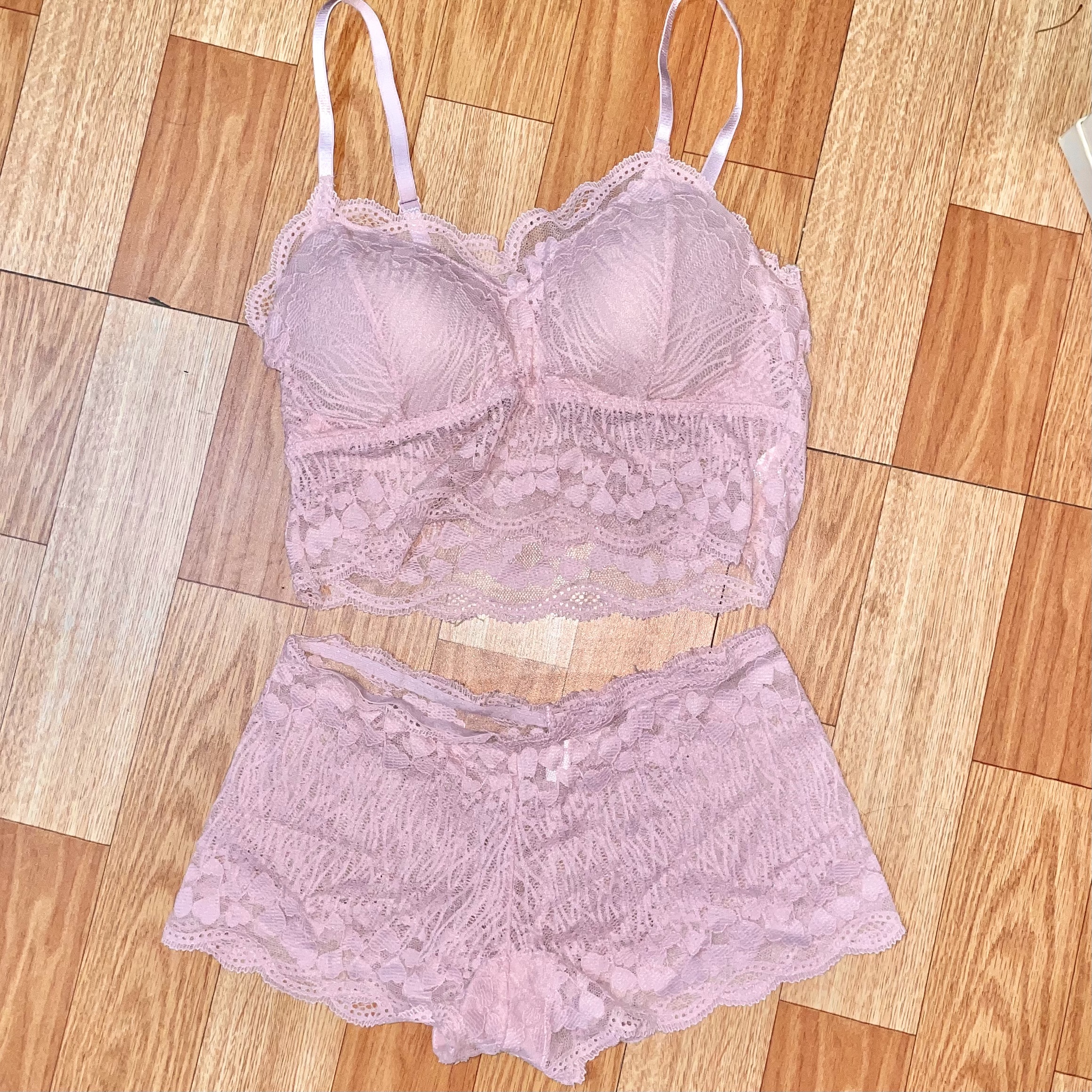 夏天愛穿的成套蕾絲小可愛