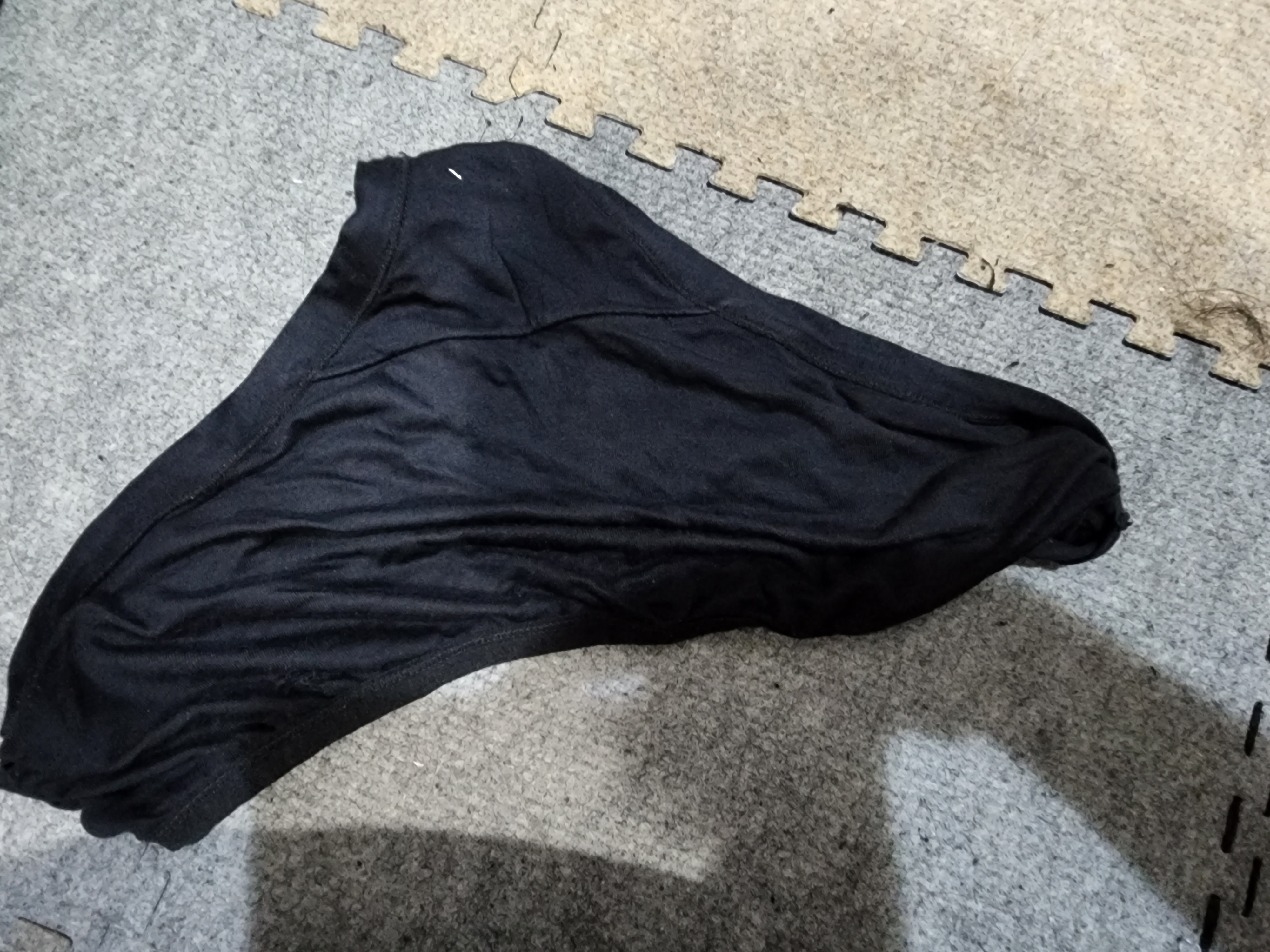 穿了好幾年有破洞的原味內褲