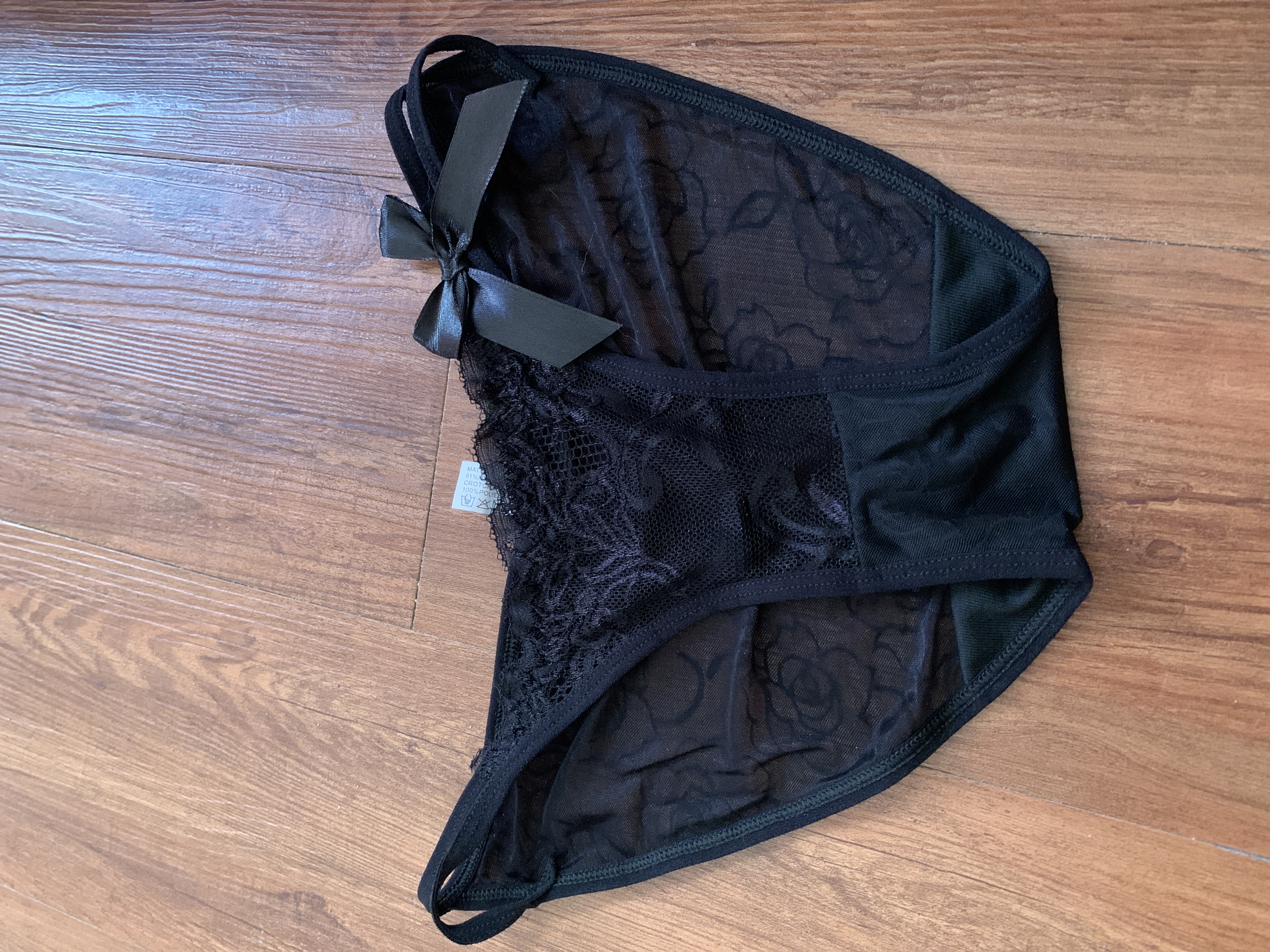 最近好窮只好賣內褲補貼家用?