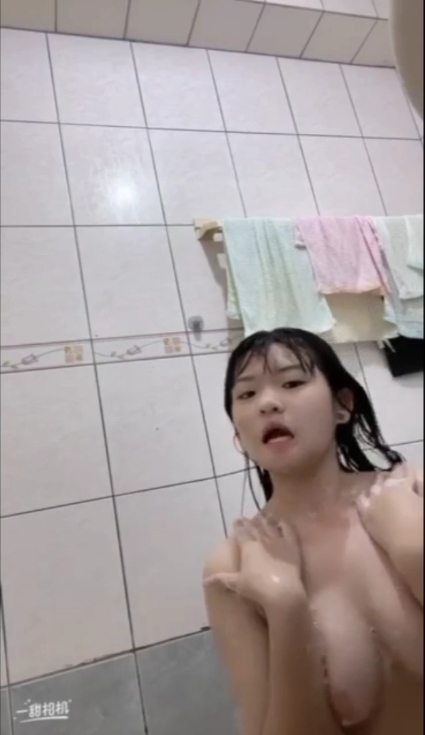 小女孩的扣扣+洗澡影片