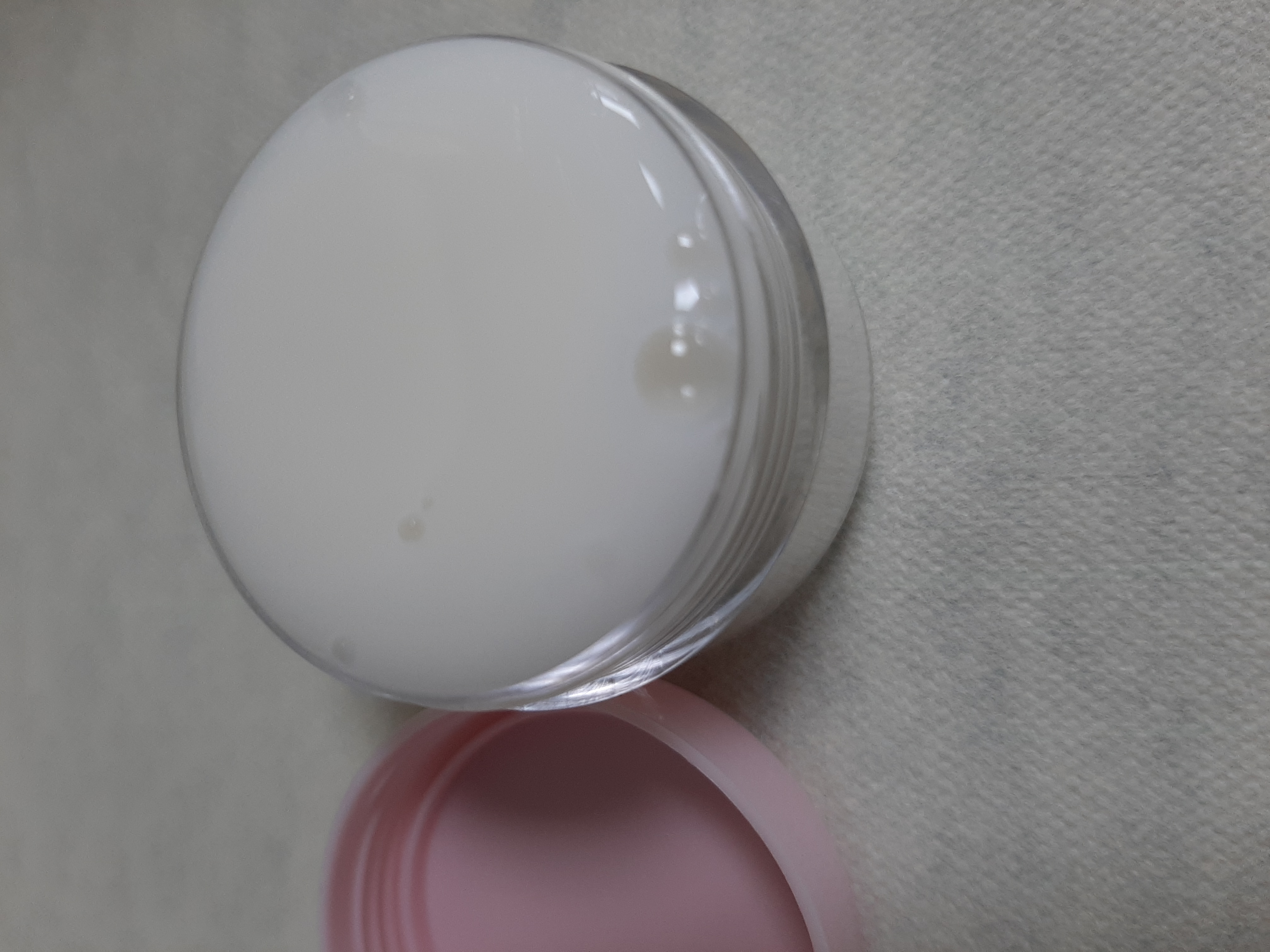 小柔黏稠白帶分泌物(Line: zoeocean)