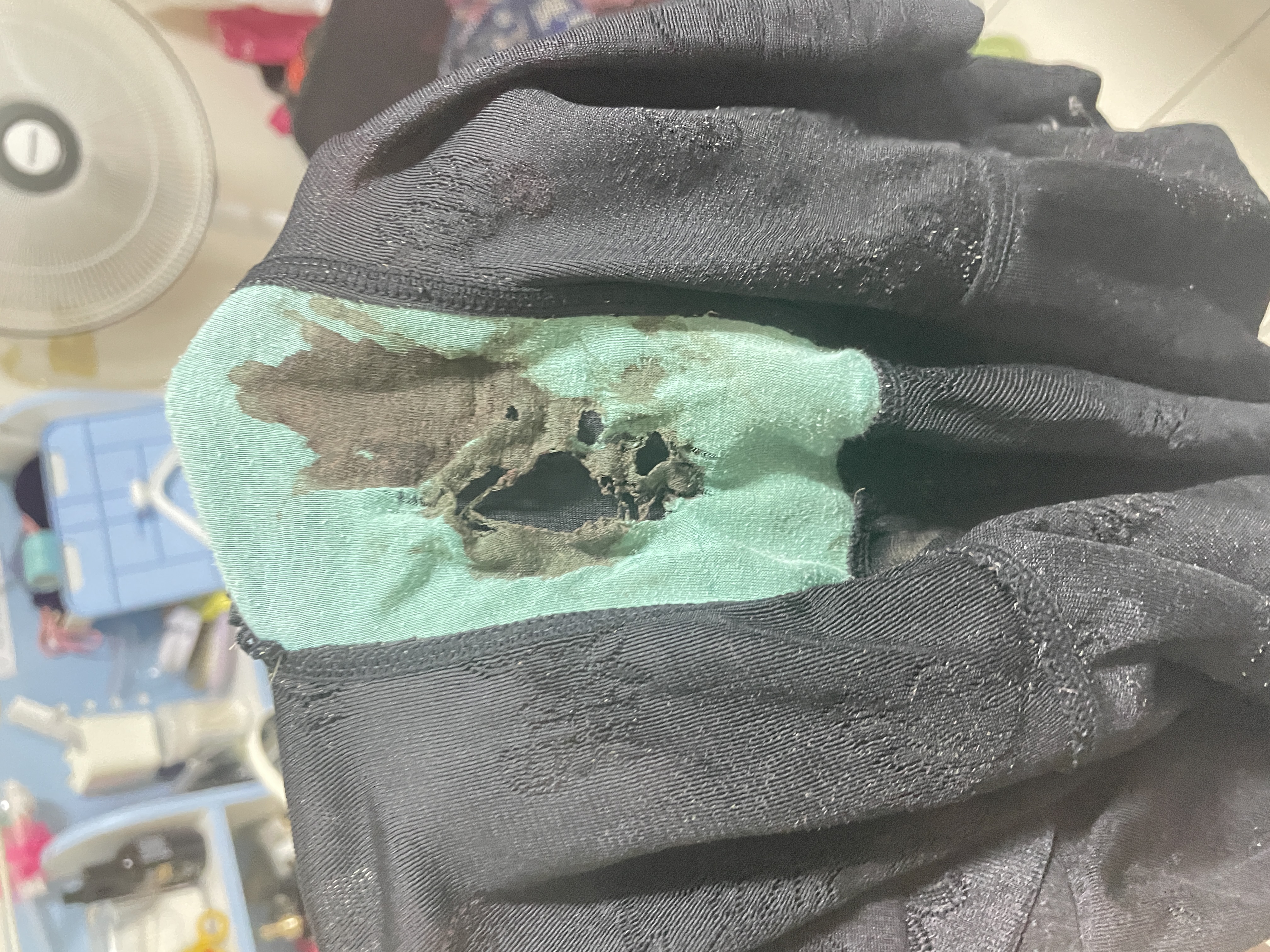 帶血的內褲⋯便宜賣