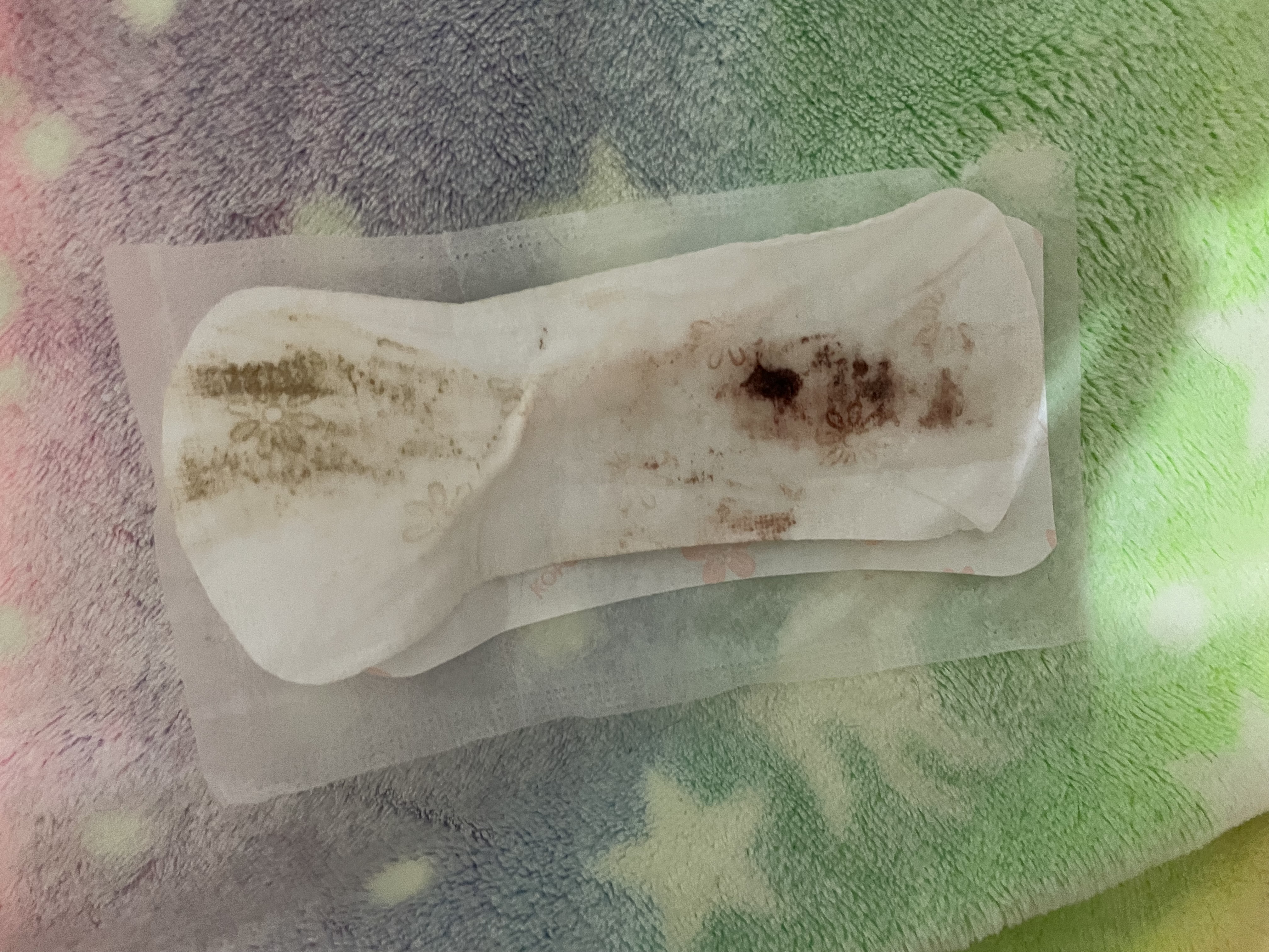 沾有經血的護墊