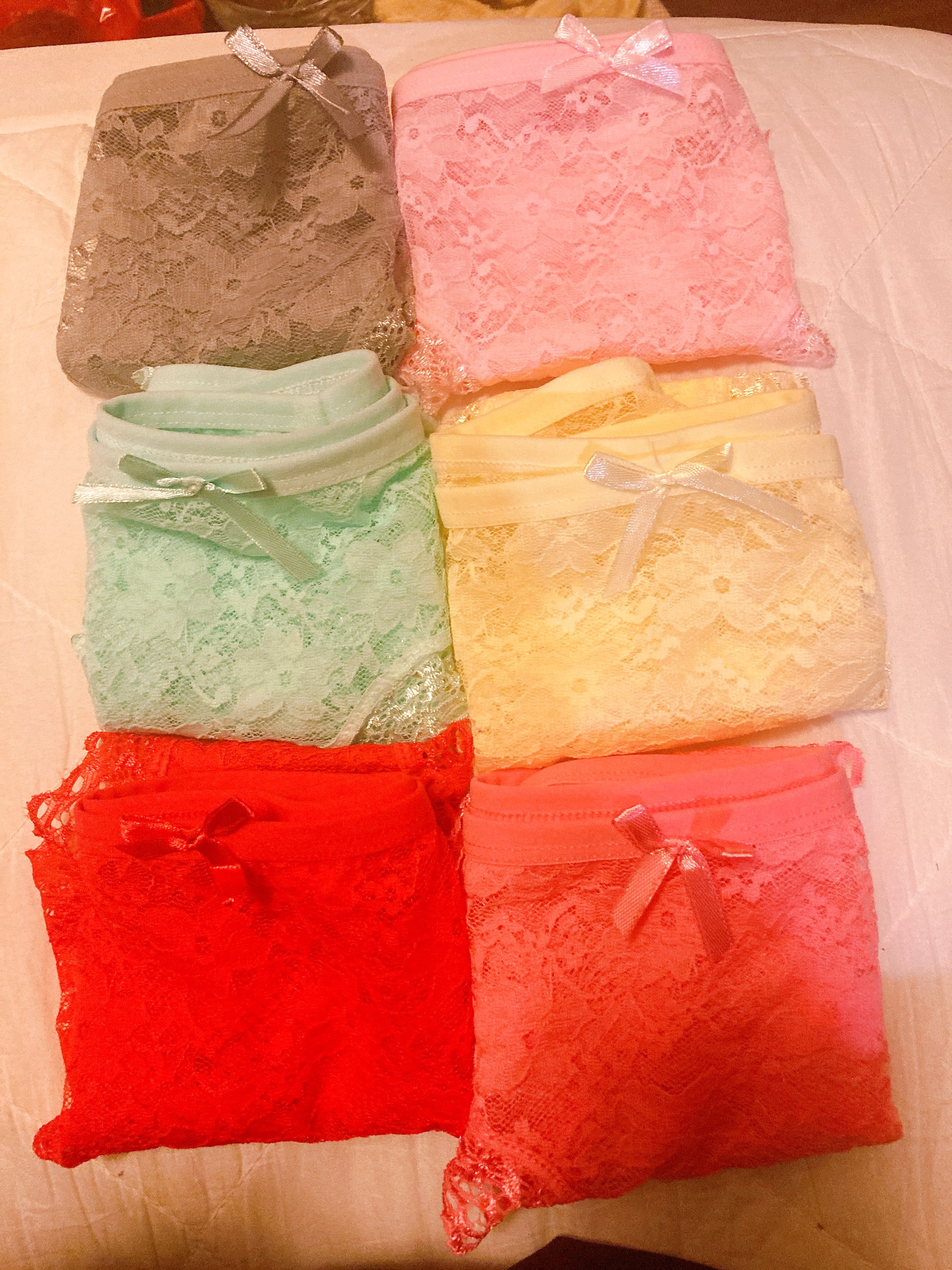 台中市面拖seven或全家廁所面拖原味內褲原味內褲一件是$600現在如果說有訂購三天內有訂購送一雙小襪子小襪子是一雙要300原價是900特價468面拖