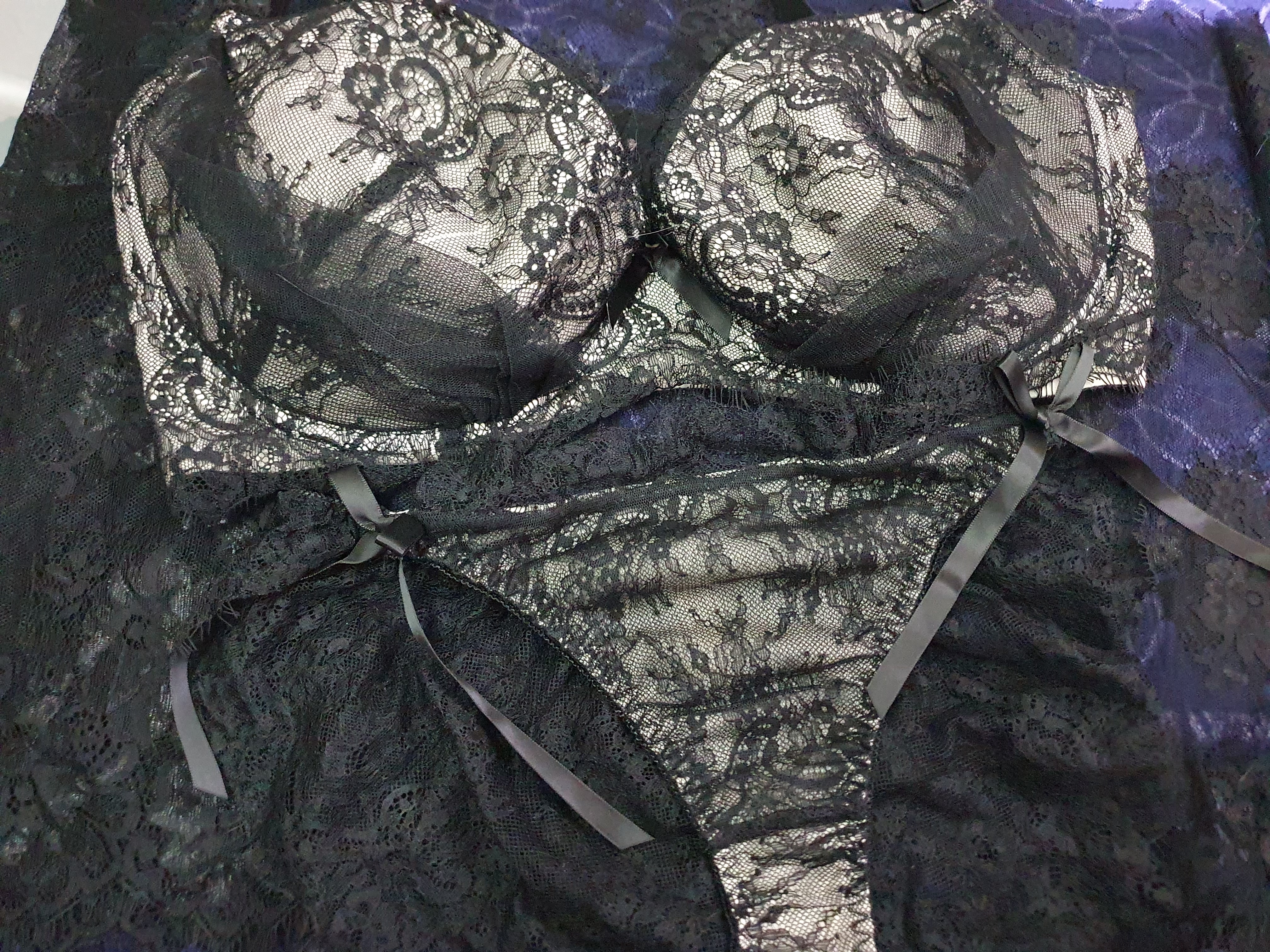 原味?性感黑色成套蕾絲內衣褲