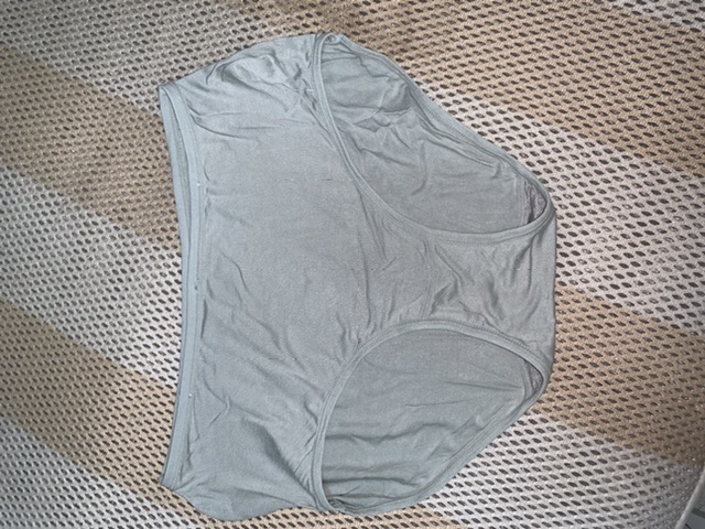 樸素綠色小內內