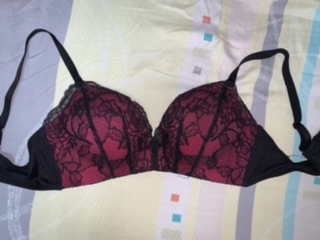 ?性感紅底黑雷絲D奶內衣?